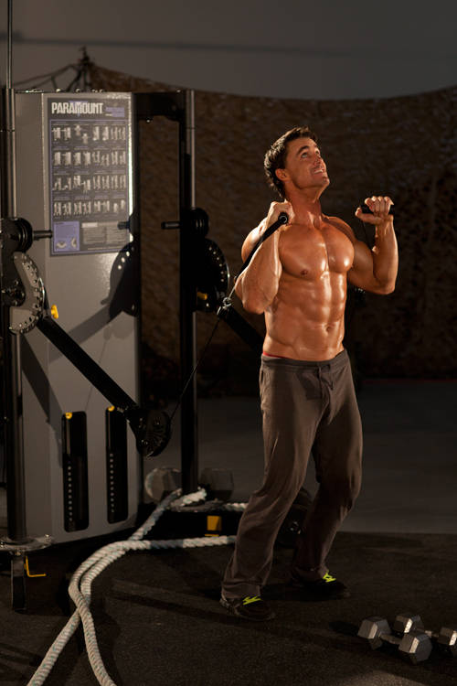 Alternating Cable Shoulder Press - starting position