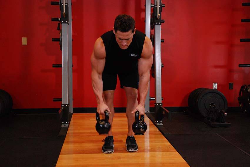Alternating Kettlebell Row - starting position