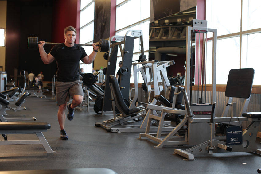 Barbell Walking Lunge - starting position