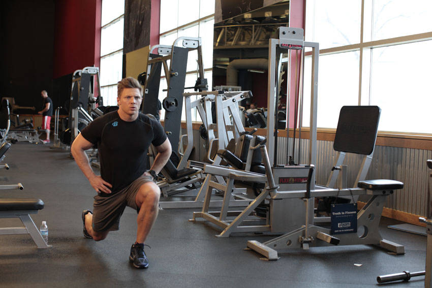 Bodyweight Walking Lunge - ending position