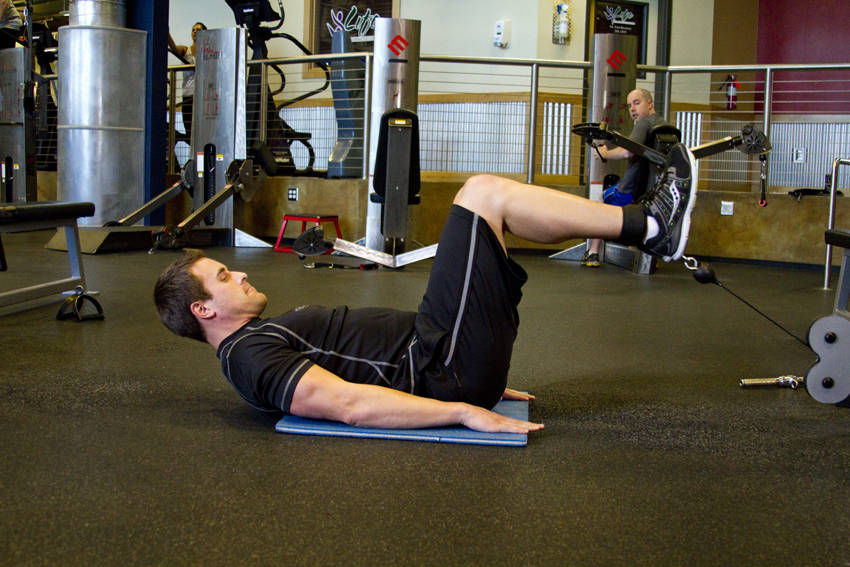 Cable Reverse Crunch - ending position