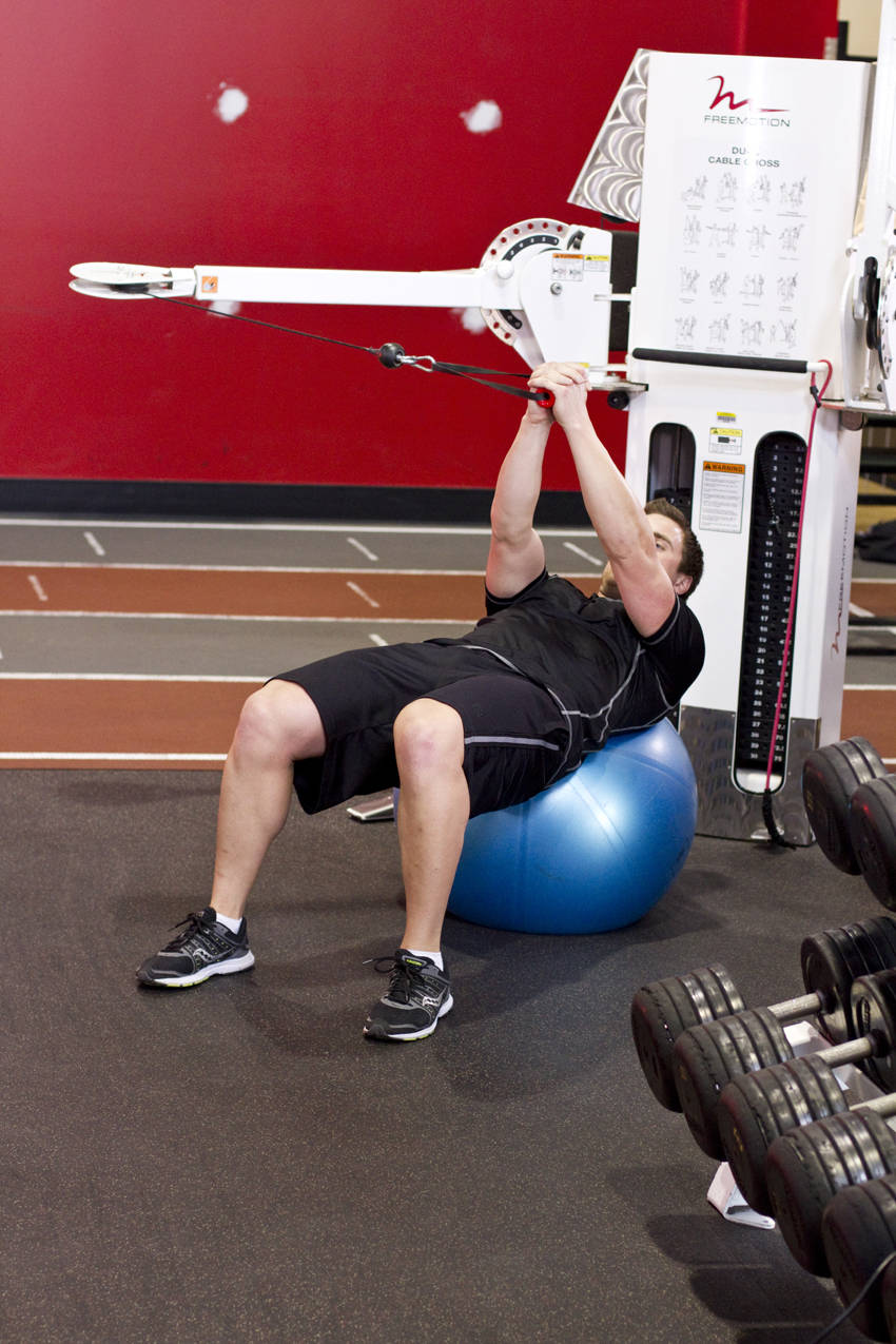 Cable Russian Twists - starting position