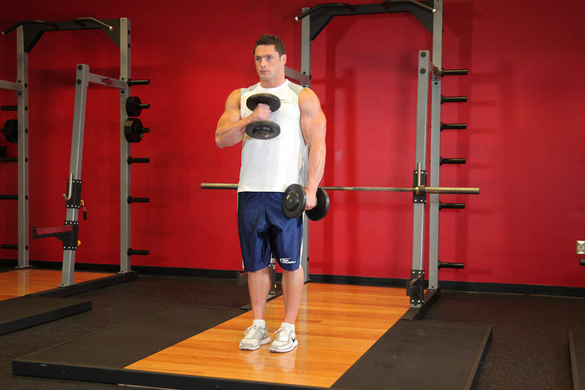 Cross Body Hammer Curl - starting position