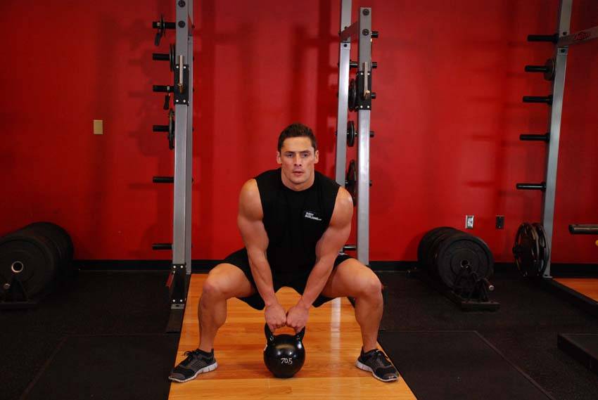 Kettlebell Sumo High Pull - starting position