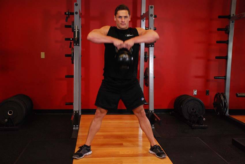 Kettlebell Sumo High Pull - ending position