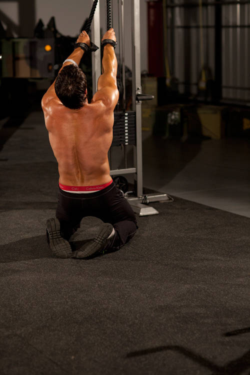 Kneeling High Pulley Row - starting position