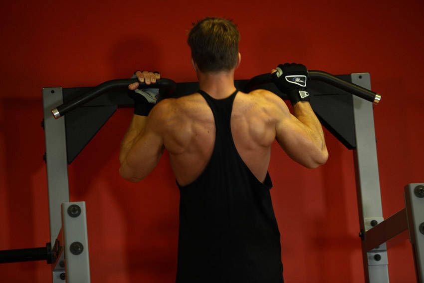 Mixed Grip Chin - ending position