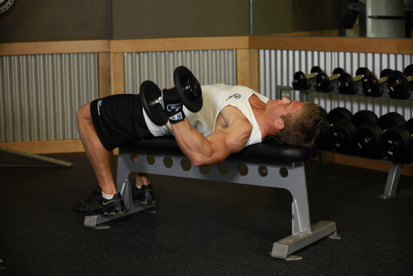 One-Arm Flat Bench Dumbbell Flye - starting position