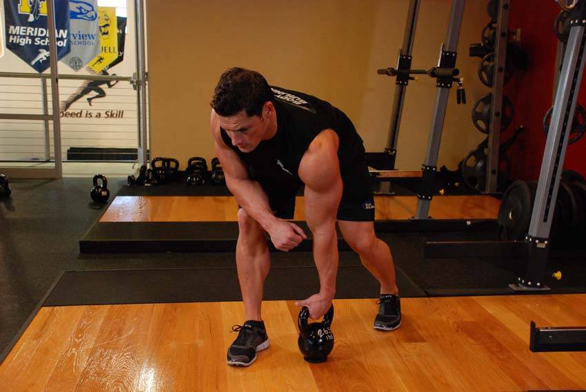 One-Arm Kettlebell Row - starting position