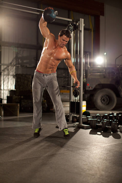 One-Arm Medicine Ball Slam - starting position