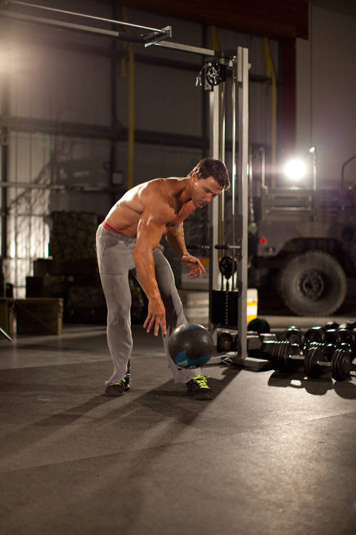 One-Arm Medicine Ball Slam - ending position
