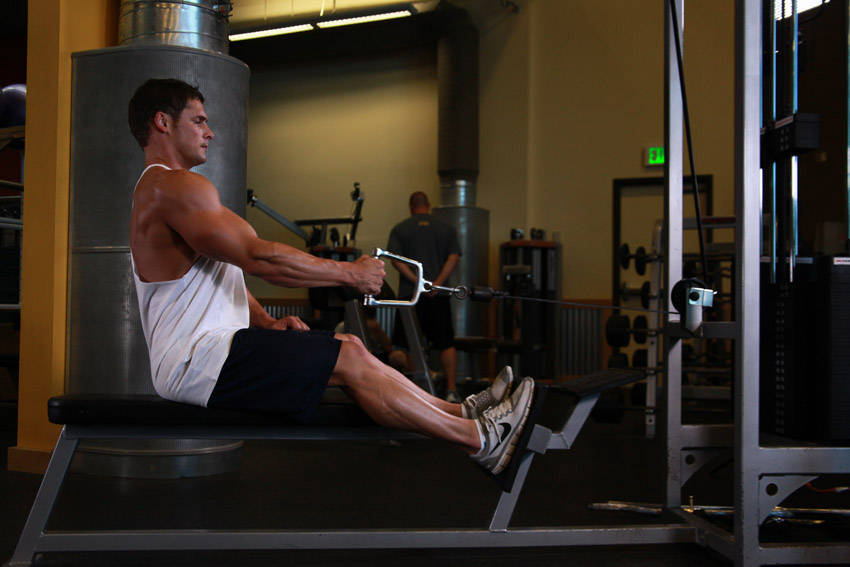 Seated One-arm Cable Pulley Rows - starting position