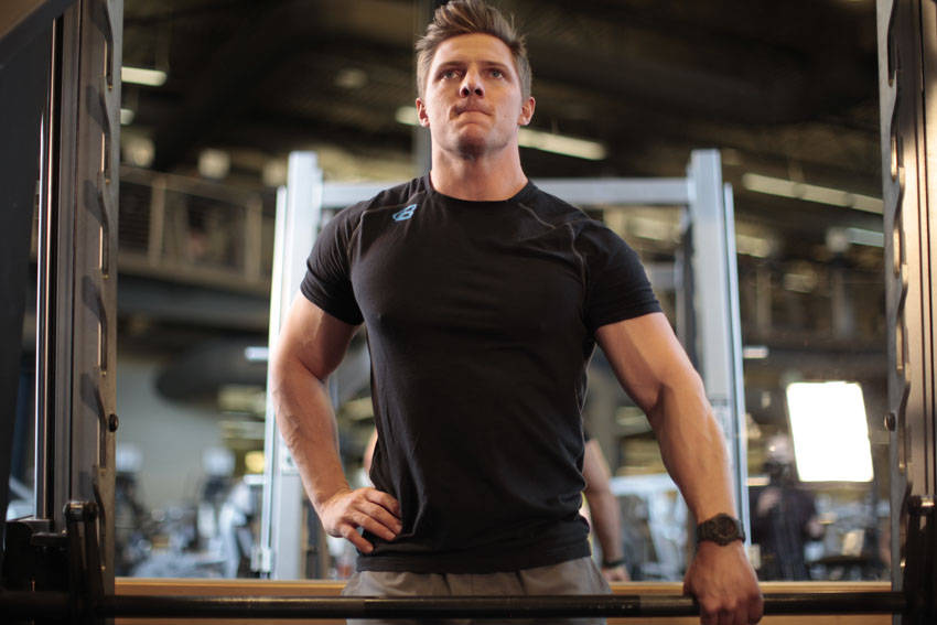 Smith Machine One-Arm Upright Row - starting position