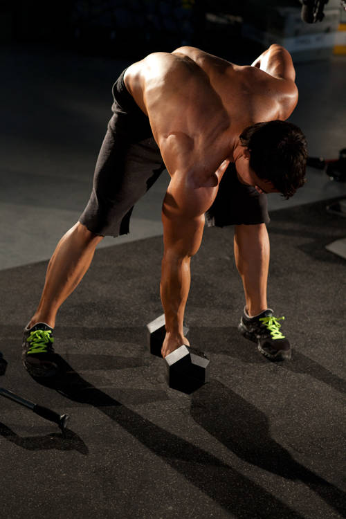 Standing Concentration Curl - starting position