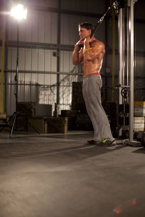 Standing Rope Crunch - starting position