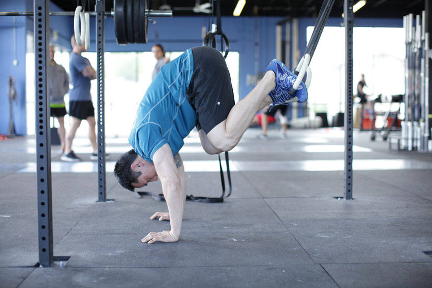 Suspended Reverse Crunch - ending position