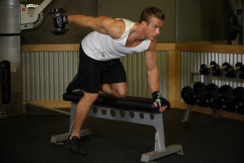 Tricep Dumbbell Kickback - starting position