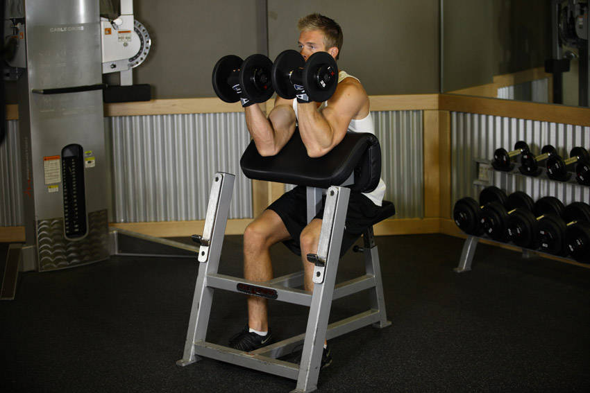 Two-Arm Dumbbell Preacher Curl - ending position