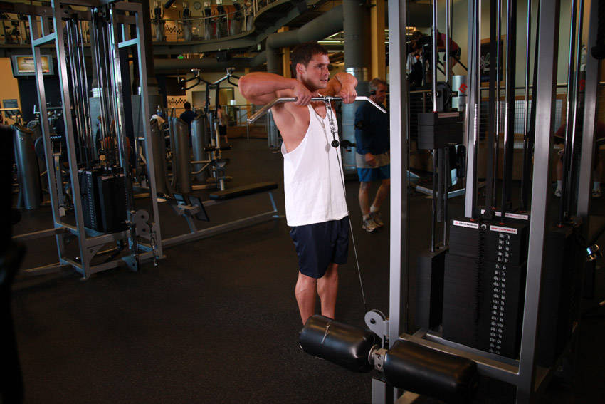 Upright Cable Row - starting position