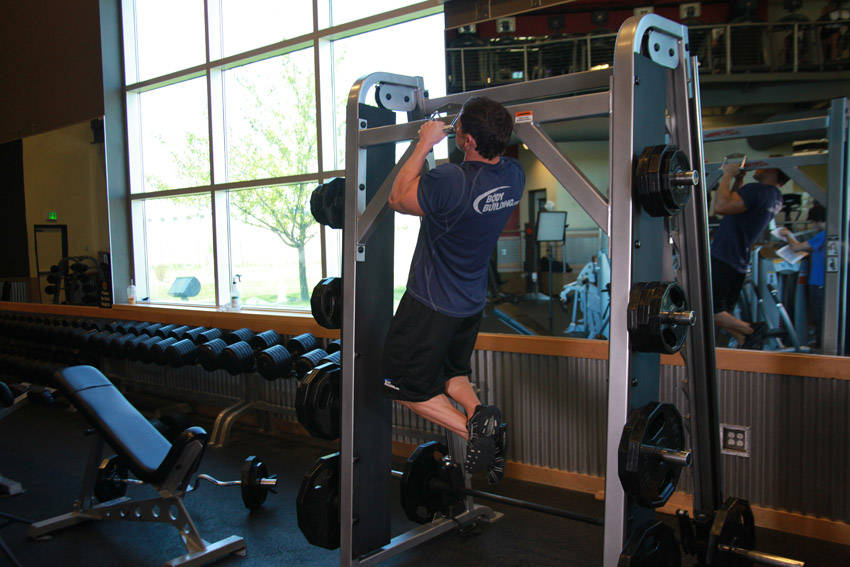 V-Bar Pullup - starting position