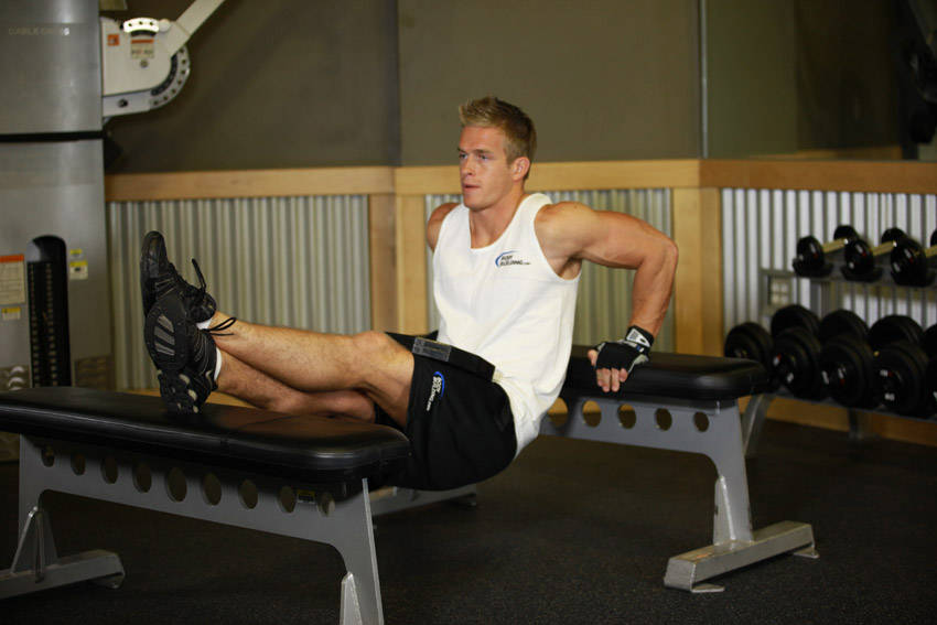 Weighted Bench Dip - ending position